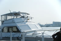 港より散骨場所に向けて出航します