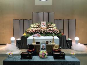 悠久の丘での花祭壇