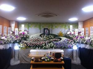 家族葬の花祭壇